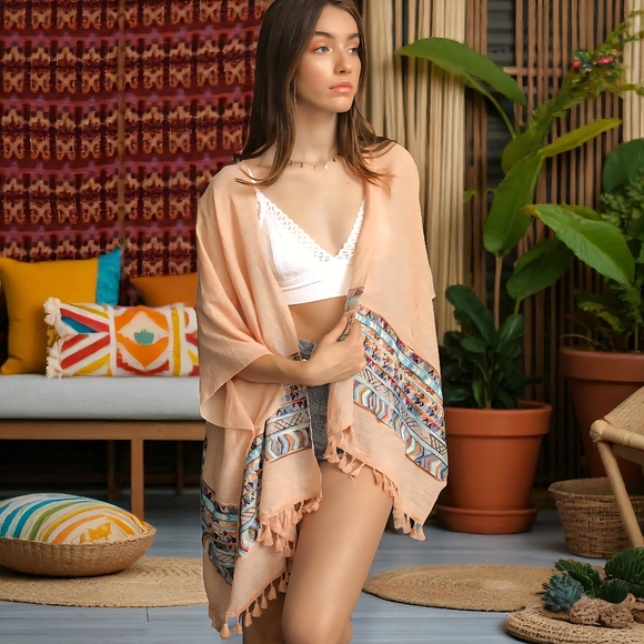 🆕️Floral 🌸 Embroidered Geometric Kimono - Boho Chic Cover-Up Vacation Trendy - Picture 1 of 9